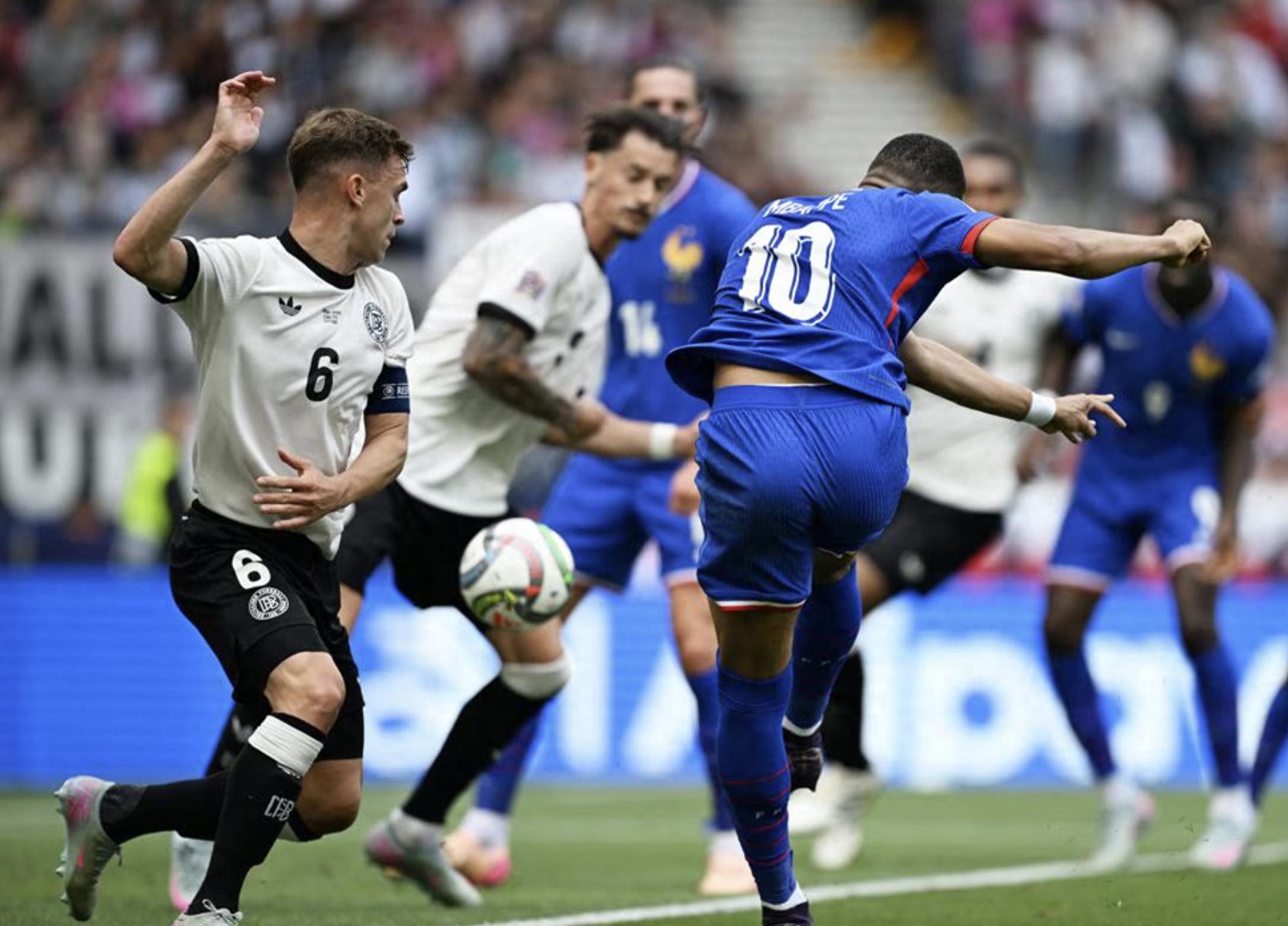 开云娱乐网站 -集结日体能课后，皇家马德里远射贴柱备战西甲，震撼外界，团队化学反应显著 