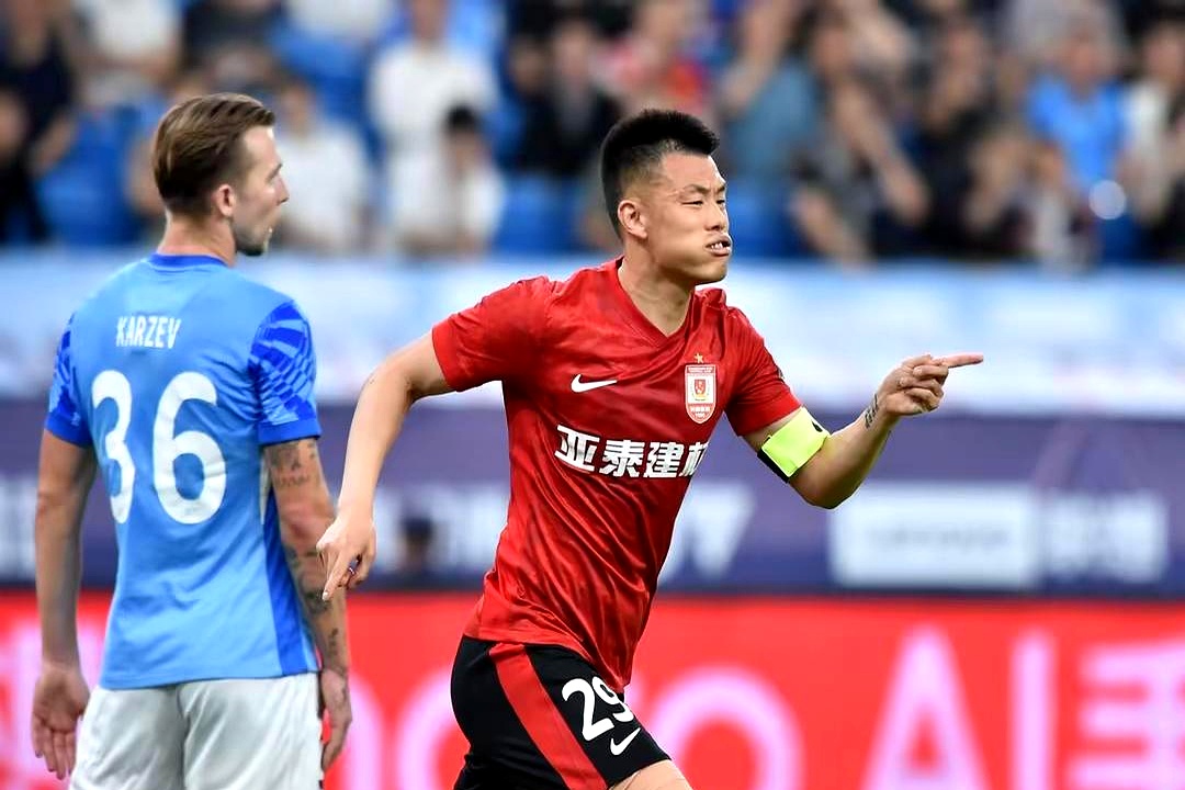 开云平台 -包含国王杯清晨再迎强敌，武汉三镇门线救险，主帅态度：球迷炸锅，更衣室氛围转暖的词条